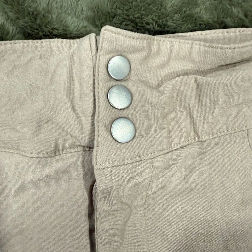 Cream Pleated Mini Skirt - Picture 3 of 4